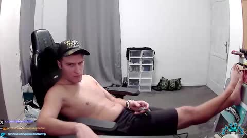 plkrisztian online show from November 19, 2025, 5:24 pm