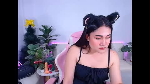 Ploysai online show from December 2, 2025, 1:05 pm