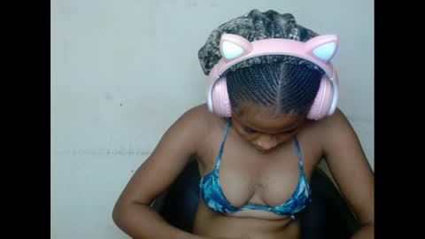 plumnjuicyx online show from February 21, 2025, 10:07 am