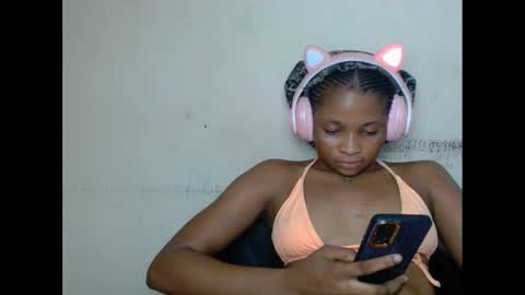 plumnjuicyx online show from February 24, 2025, 2:37 pm