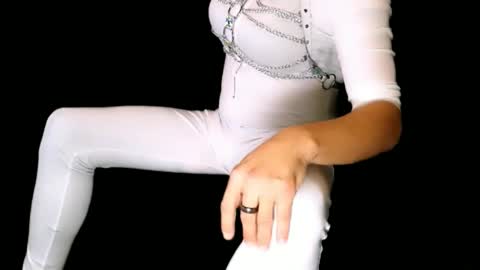 QUeeERxySEXMantrix online show from October 11, 2025, 6:39 pm