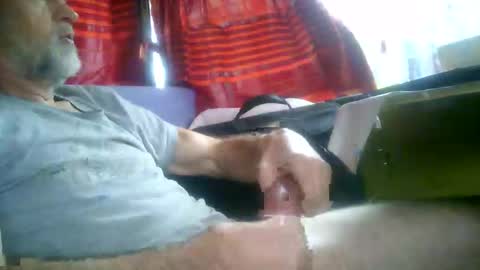 Snapshot of plus84u chatting on December 5, 2024, 12:00 pm Fratzz online show from December 5, 2024, 12:00 pm