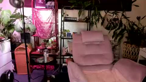 Snapshot of pluto_astrology chatting on June 8, 2026, 1:39 am Goddess Pluto online show from June 8, 2026, 1:39 am