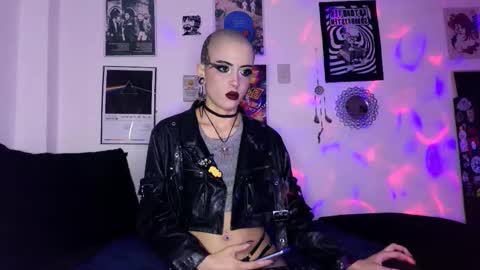 Snapshot of plutonbluemoon_999 chatting on October 20, 2025, 2:12 am online show from October 20, 2025, 2:12 am