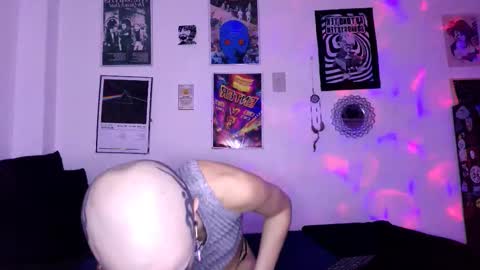 Snapshot of plutonbluemoon_999 chatting on October 24, 2025, 11:45 pm online show from October 24, 2025, 11:45 pm