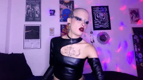 Snapshot of plutonbluemoon_999 chatting on October 26, 2025, 1:55 am online show from October 26, 2025, 1:55 am