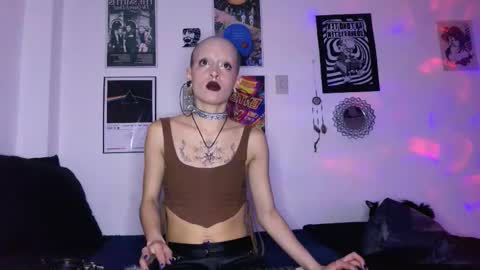 Snapshot of plutonbluemoon_999 chatting on November 6, 2025, 11:37 pm online show from November 6, 2025, 11:37 pm