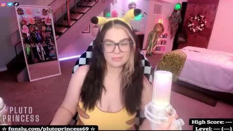 Pluto Princess online show from October 17, 2025, 5:43 am