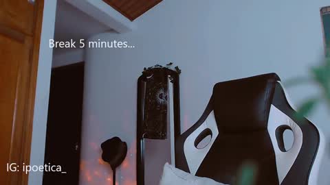 IG ipoetica  online show from January 18, 2025, 3:27 pm