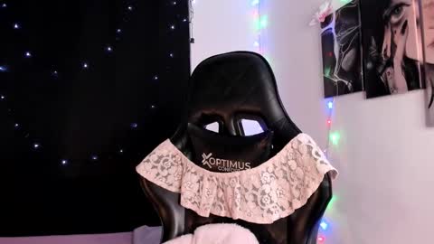 Willow                      Hours 12pm to 630pm Colombian time FRIDAY AND SUNDAY FREE DAYS online show from February 5, 2026, 5:50 pm