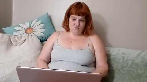 Snapshot of poisonivyvixen chatting on January 15, 2025, 3:43 am Poison Ivy online show from January 15, 2025, 3:43 am