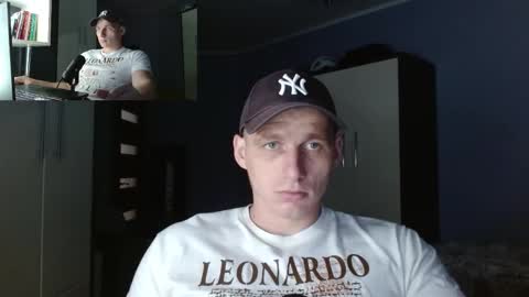 Snapshot of poliglotjoe chatting on September 30, 2025, 12:32 pm Poliglot online show from September 30, 2025, 12:32 pm