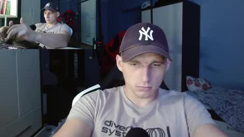 Snapshot of poliglotjoe chatting on October 4, 2025, 12:58 pm Poliglot online show from October 4, 2025, 12:58 pm