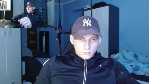 Snapshot of poliglotjoe chatting on October 10, 2025, 12:26 pm Poliglot online show from October 10, 2025, 12:26 pm