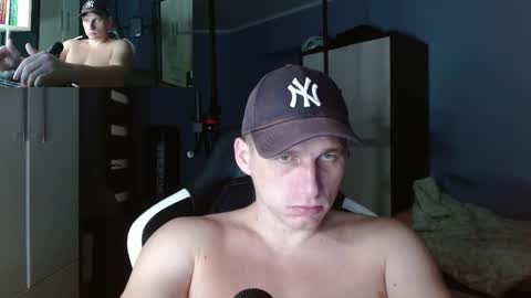 Snapshot of poliglotjoe chatting on October 15, 2025, 2:33 am Poliglot online show from October 15, 2025, 2:33 am