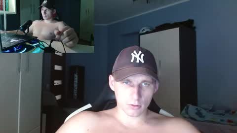 Snapshot of poliglotjoe chatting on October 18, 2025, 10:54 pm Poliglot online show from October 18, 2025, 10:54 pm