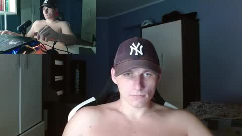 Snapshot of poliglotjoe chatting on October 20, 2025, 12:00 am Poliglot online show from October 20, 2025, 12:00 am