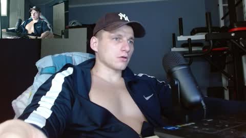 Snapshot of poliglotjoe chatting on October 28, 2025, 7:16 pm Poliglot online show from October 28, 2025, 7:16 pm