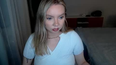 PolinaJones online show from June 4, 2026, 6:14 pm