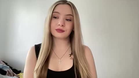 polishangel222 online show from April 26, 2026, 1:42 pm