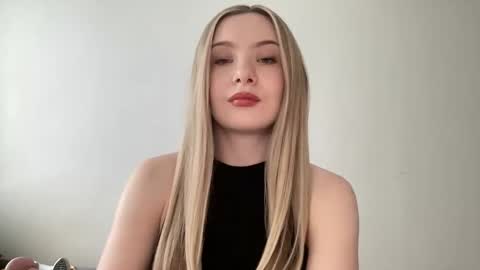 polishangel222 online show from April 28, 2026, 2:22 pm