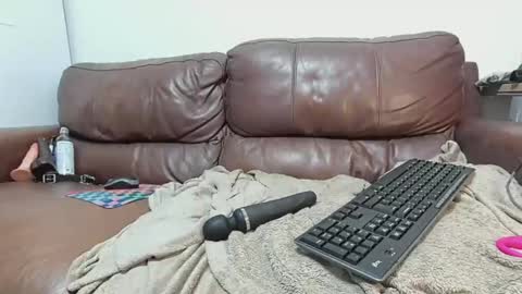 Snapshot of polly_aqua chatting on May 27, 2026, 11:24 pm Polly Aqua online show from May 27, 2026, 11:24 pm