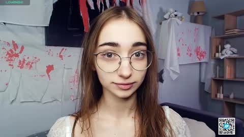 Polly online show from October 31, 2025, 7:42 am