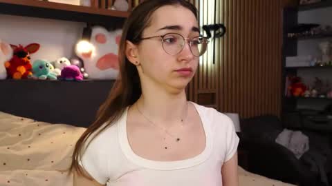 Polly online show from March 10, 2026, 7:35 am