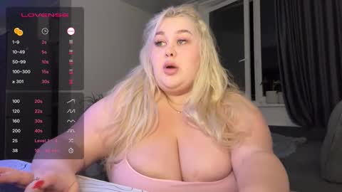 polly_cuteee online show from October 21, 2025, 7:14 pm