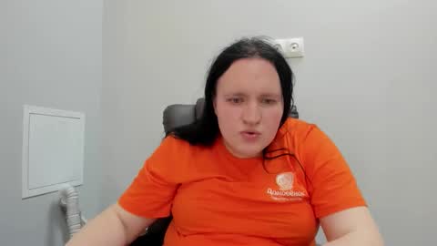 polly hollyx online show from May 19, 2026, 2:56 pm