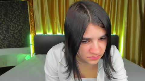 Snapshot of polly_love_ chatting on October 6, 2025, 6:11 am Polly online show from October 6, 2025, 6:11 am