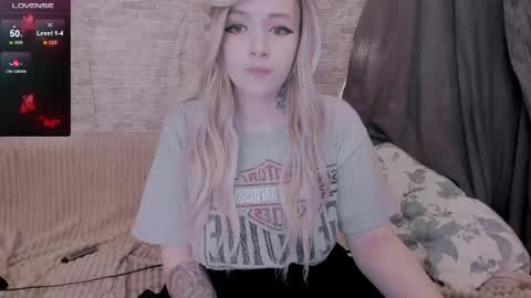 Snapshot of polly_wow chatting on May 18, 2026, 8:09 am Polly online show from May 18, 2026, 8:09 am
