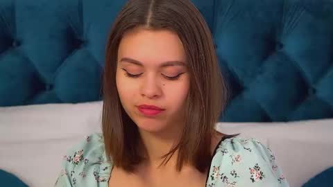 Polly online show from November 19, 2025, 8:58 am