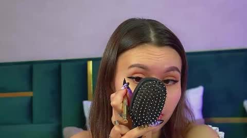 Polly online show from November 26, 2025, 6:47 am