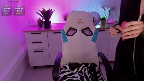  Your Polly  follow me  online show from November 26, 2025, 2:29 pm