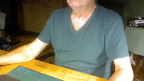 Snapshot of pomme1949 chatting on January 28, 2025, 5:03 pm pomme1949 online show from January 28, 2025, 5:03 pm