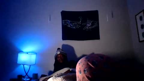 popoutmama online show from December 31, 2024, 8:15 am