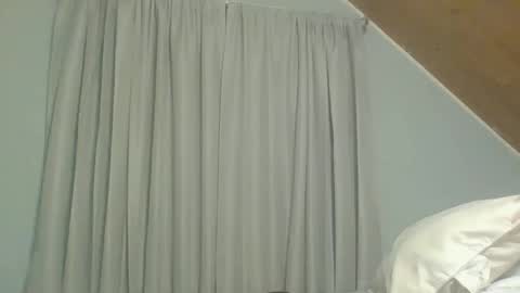 poppawheelie1234 online show from October 14, 2025, 4:57 am