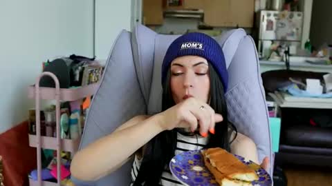 A cadia online show from November 5, 2025, 5:57 pm