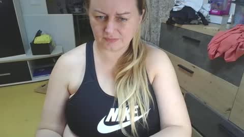 Snapshot of pornbusty chatting on March 3, 2026, 8:37 pm MelissOfficial online show from March 3, 2026, 8:37 pm