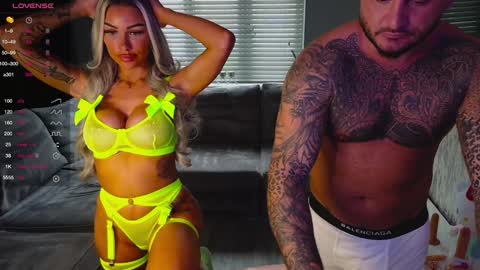 Snapshot of pornstar_couple22 chatting on December 31, 2024, 3:09 pm British Pornstar Couple online show from December 31, 2024, 3:09 pm