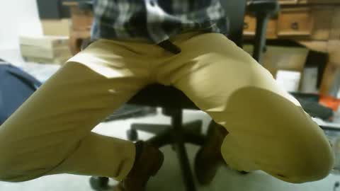 Snapshot of poundtownusa2016 chatting on February 16, 2025, 5:04 pm ConchilDog online show from February 16, 2025, 5:04 pm