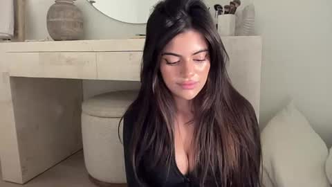 Snapshot of poutyselena chatting on July 22, 2026, 12:35 am Selena online show from July 22, 2026, 12:35 am