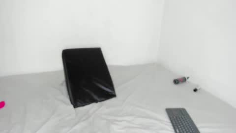 Snapshot of poutyseleny chatting on September 21, 2025, 11:23 am poutyseleny online show from September 21, 2025, 11:23 am