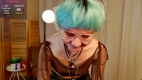 Snapshot of powderofgun chatting on April 21, 2026, 9:06 pm powderofgun online show from April 21, 2026, 9:06 pm