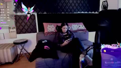 Ravena Rozz online show from February 3, 2026, 9:09 pm