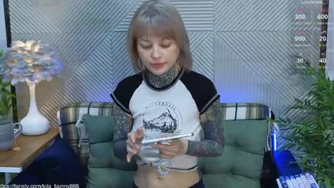 Lola online show from April 25, 2026, 5:21 am