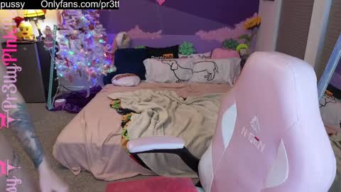 Snapshot of pr3ttyp1nkpussy chatting on December 17, 2024, 4:45 am Evangeline Eva Darling online show from December 17, 2024, 4:45 am