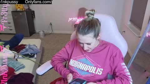 Snapshot of pr3ttyp1nkpussy chatting on January 15, 2025, 2:06 am Evangeline Eva Darling online show from January 15, 2025, 2:06 am