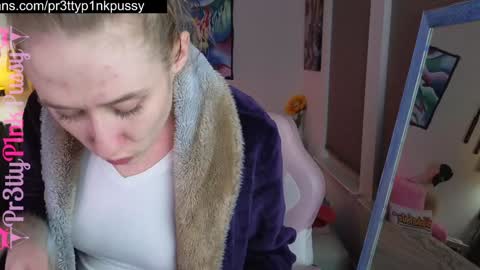 Snapshot of pr3ttyp1nkpussy chatting on February 4, 2025, 3:22 am Evangeline Eva Darling online show from February 4, 2025, 3:22 am